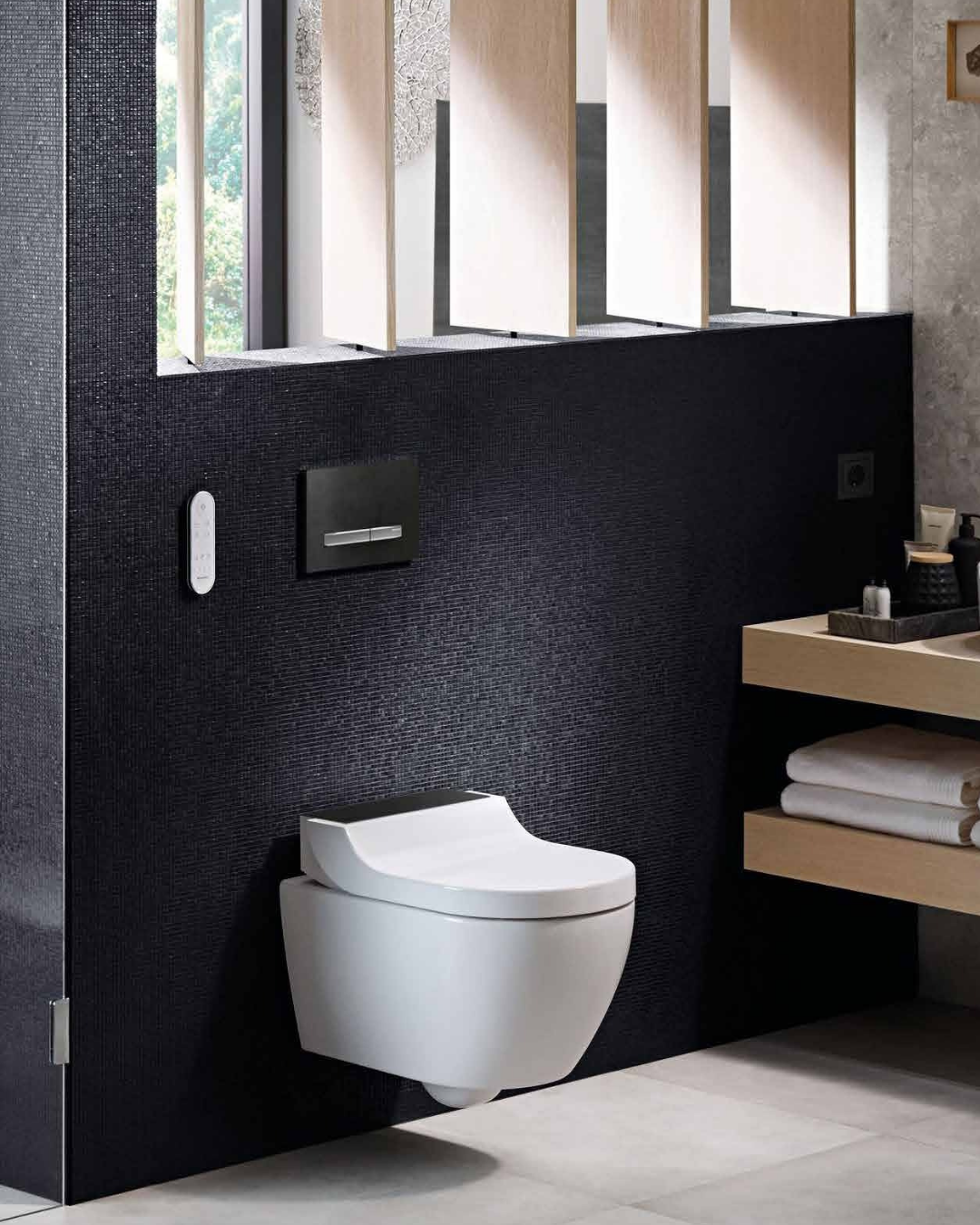 WC japonais monté sur un bâti support