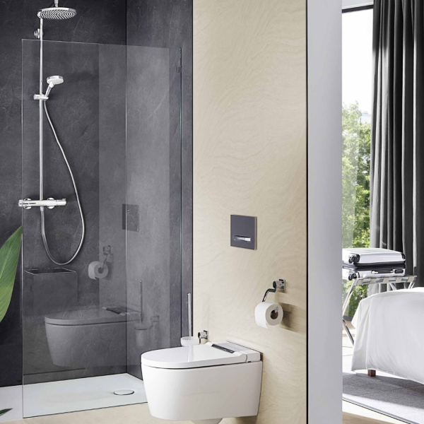 WC lavant dans une salle de bain